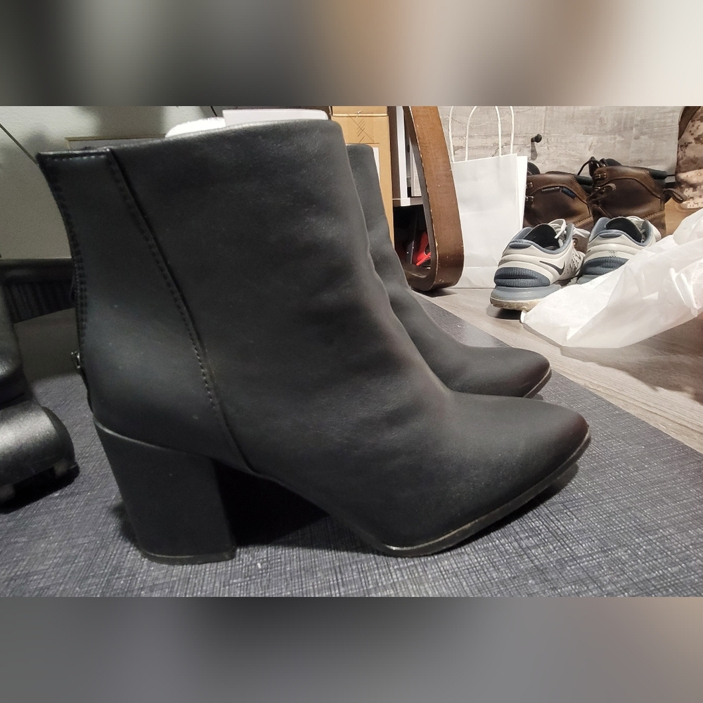 Pointy booties - Picture 2 of 7